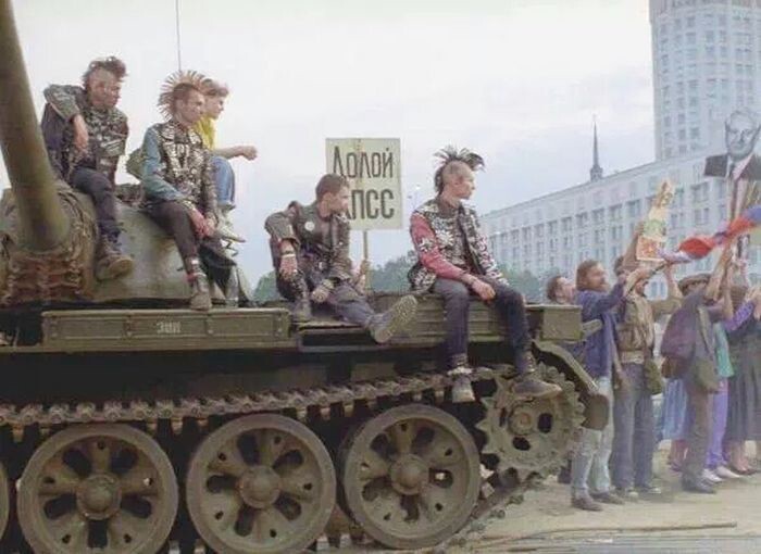Панки на танке. Путч. Москва, август 1991 год