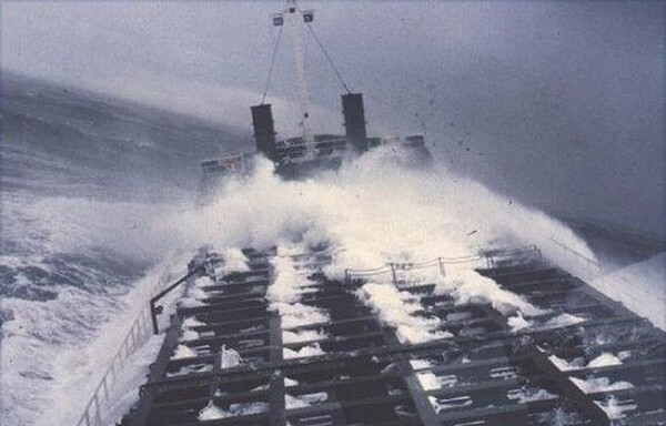 Корабли в шторм