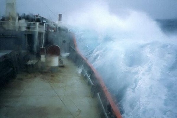 Корабли в шторм