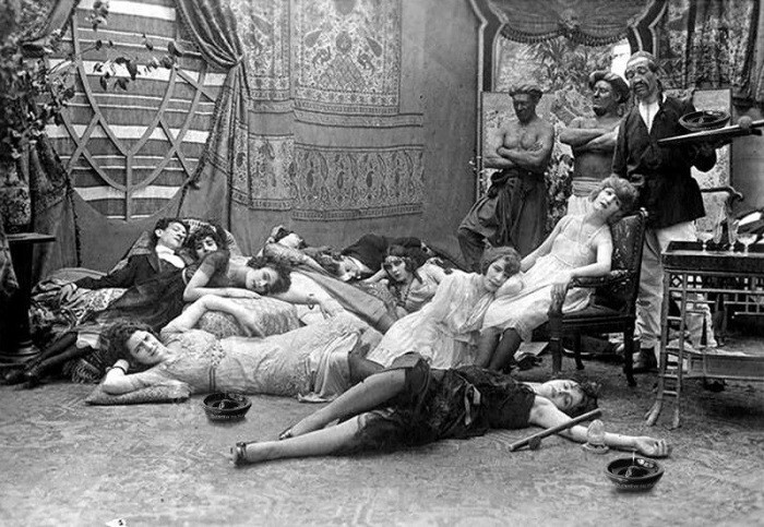 Опиумная вечеринка, 1918 год.