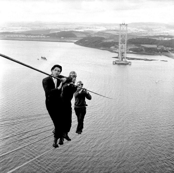 Строительство моста Форт-Роуд-Бридж, Шотландия, 1961 год.