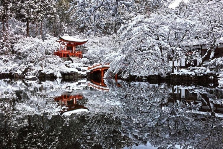 Этот заснеженный храм, расположенный в Киото, прекрасен