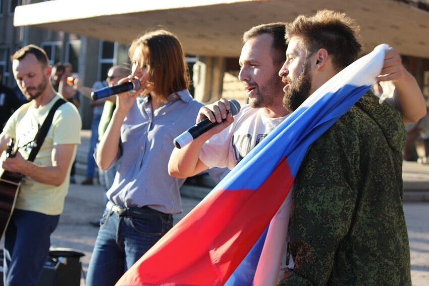 Алчевск. Глеб Корнилов и группа Опасные. Тур по Новороссии 