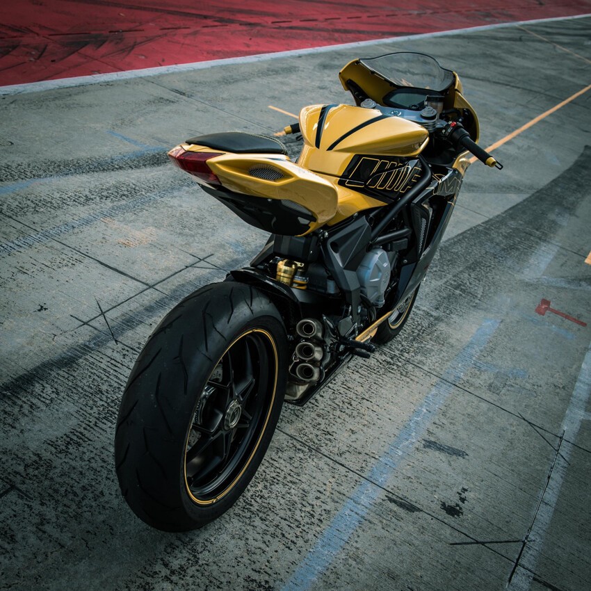 Cпортбайк MV Agusta в стиле купе AMG GT