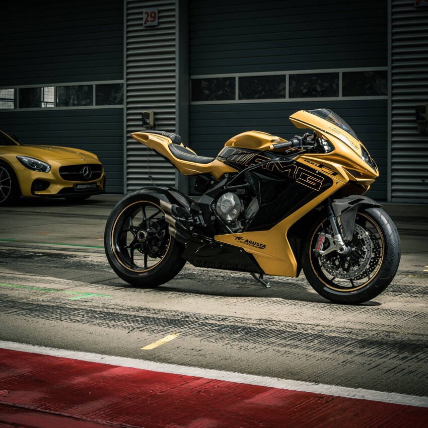 Cпортбайк MV Agusta в стиле купе AMG GT