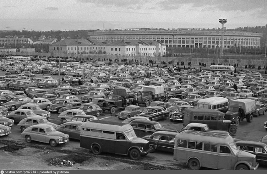 Автостоянка в Лужниках, Москва, 1956-57, Erwin Bekier: