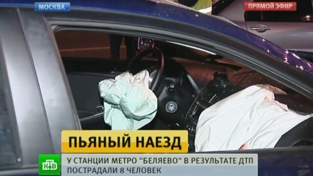 Пьяный водитель на Hyundai протаранил автобусную остановку в Москве