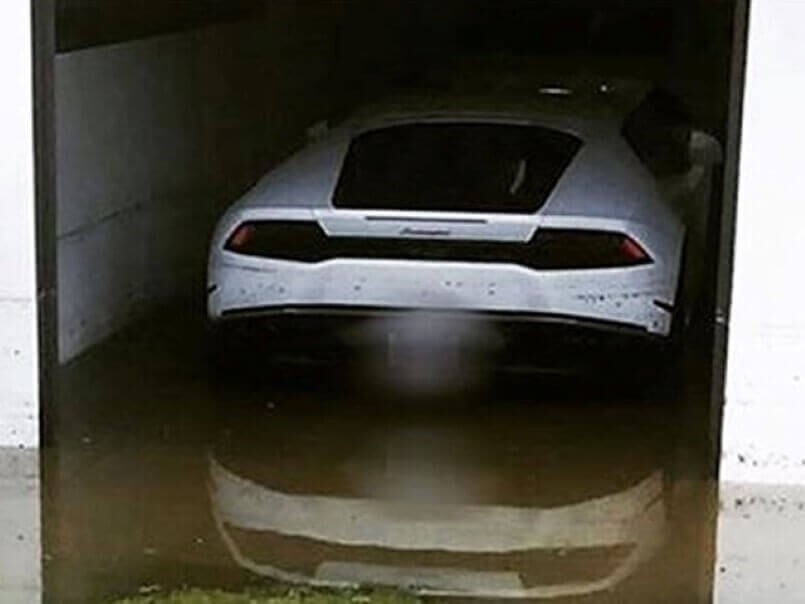 В Калифорнии утонул новенький Lamborghini