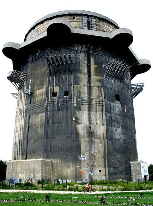 Зенитные башни Люфтваффе — несокрушимые «памятники» Гитлер