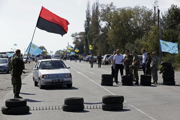Правый сектор заблокировал грузовики с продовольствием на границе Крым