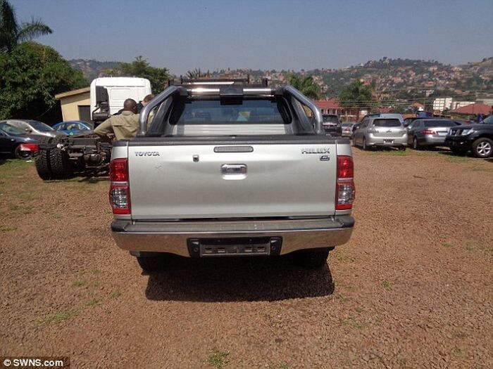 В Уганде нашли угнанные в Великобритании автомобили