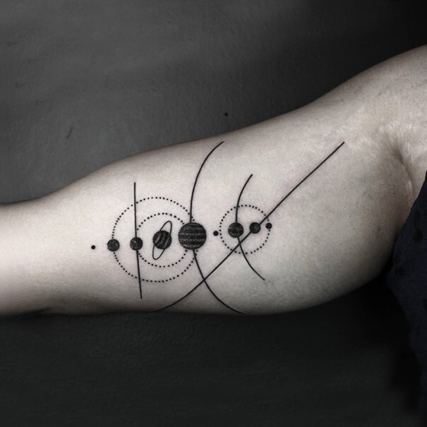 Геометрические татуировки турецкого художника Окана Учкуна