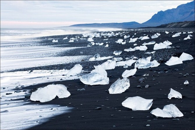 25. Ледяная речная лагуна с черным песком, озеро Ёкюльсаурлоун, юго-восточная Исландия