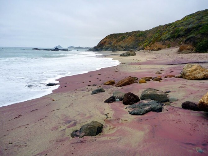 9. Фиолетовый пляж, Пфейффер Бич, Калифорния, США