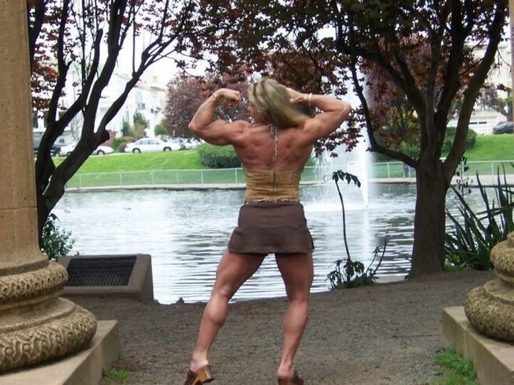 "Женщина-терминатор", покорившая мир своими железными мускулами