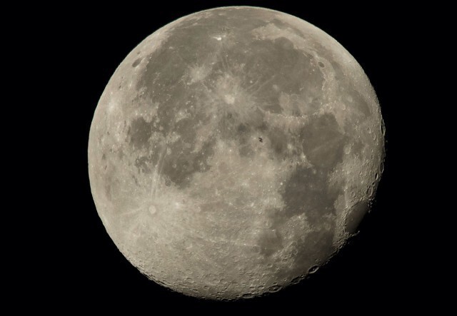 Луна. 2 августа 2015 года 