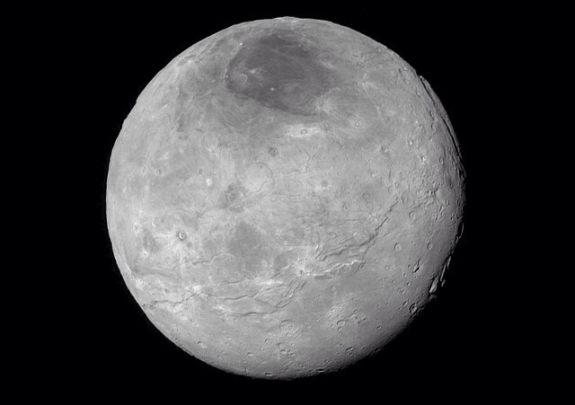 Харон. Самый крупный спутник Плутона. 14 июля 2015 