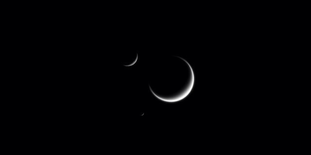 Тройные полумесяцы Сатурна. Титан, Мимас и Рея. 25 марта 2015 года 