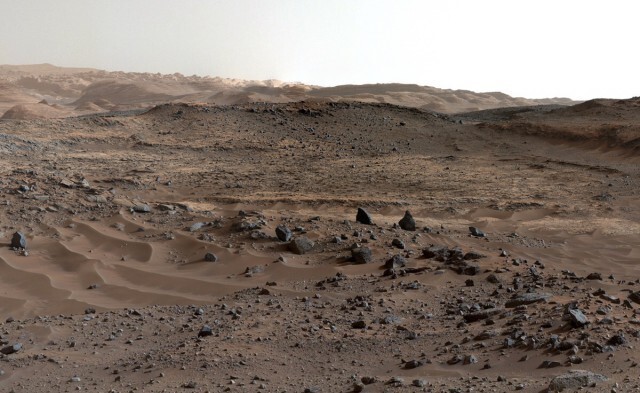 Панорама Марса. 10 и 11 апреля 2015 года 