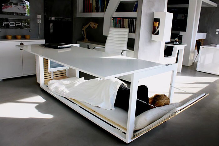 Офисный стол-кровать