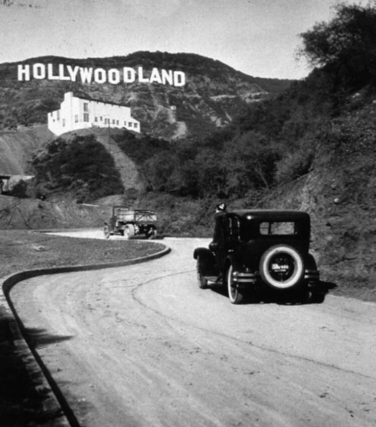 6. Знак Hollywoodland до того, как он превратился просто в Hollywood в 1949