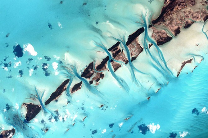 Так выглядят Багамы с Международной космической станции. (Фото Scott Kelly | NASA):