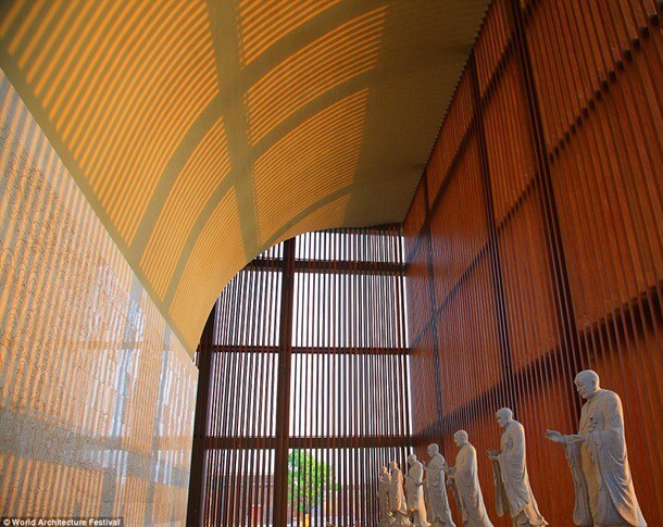 4. Плавучий Храм Месяцы, Китай (вид изнутри) World Architecture Festival
