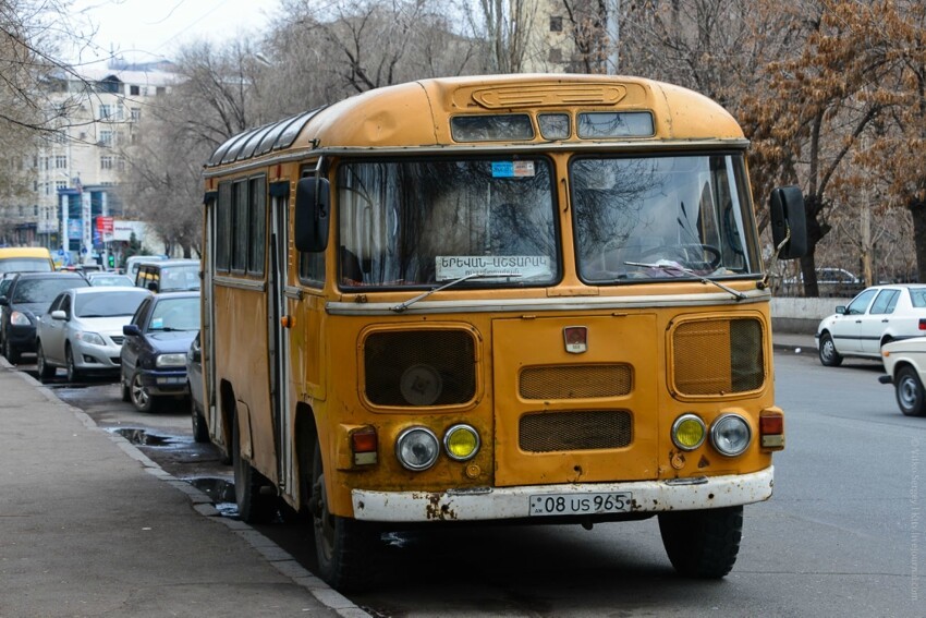 Паз-672 в Ереване, 2014 год. Шустрый автобус, со "стеклянной крышей". Выпускался на Павловском автобусном заводе 1967-1989 годах.