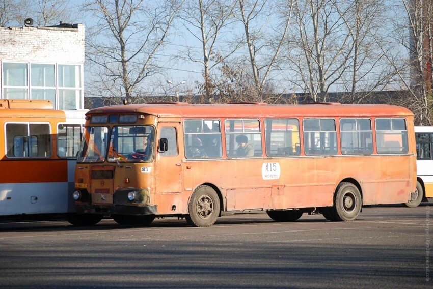 Комсомольск на Амуре, 2010 год.  За всю историю выпуска, с 1967 по 1994 год, было выпущено 194183 автобуса! Чего только стоила автоматическая коробка передач, которой комплектовался автобус!?   Кстати, кто помнит как его называли в народе?