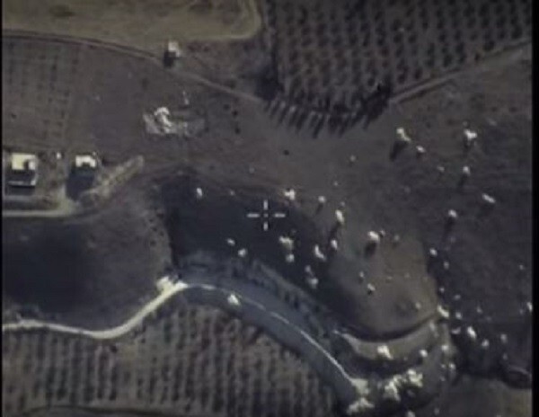 Минобороны РФ опубликовало кадры ударов по штабу ИГ в Сирии