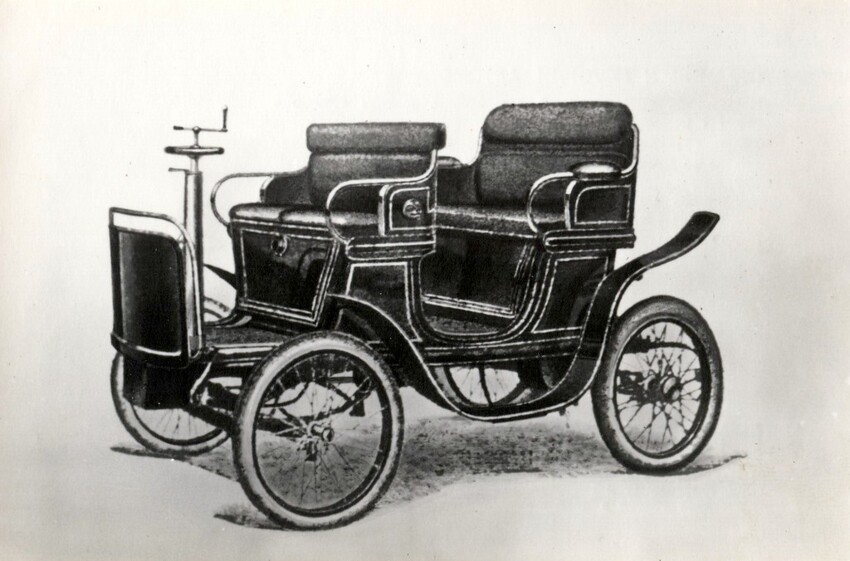 4. Четырёхместный легковой автомобиль завода "Россия". 1901 год.