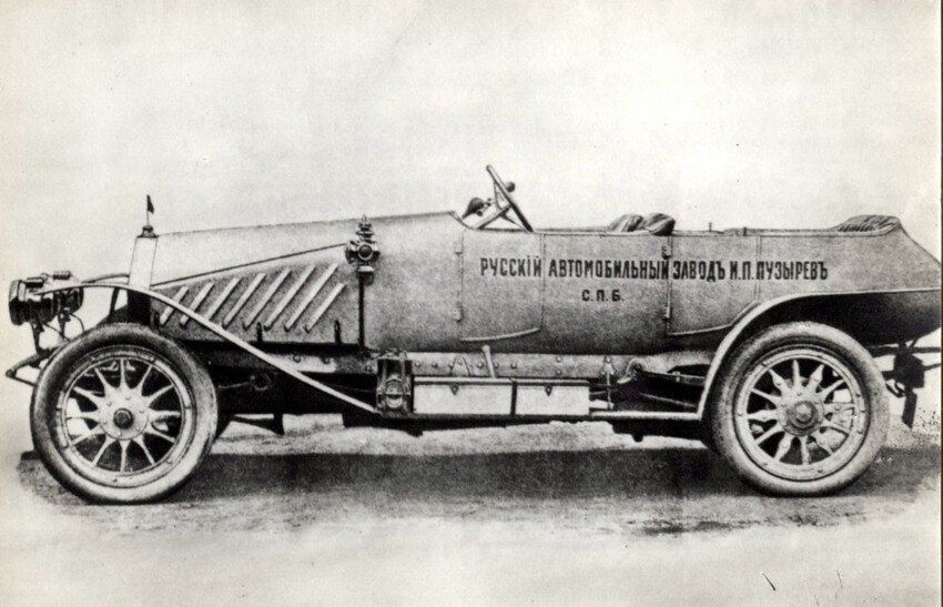 13. Пятиместный автомобиль "Пузырёв-А28/40" с кузовом "торпедо". 1912 год.