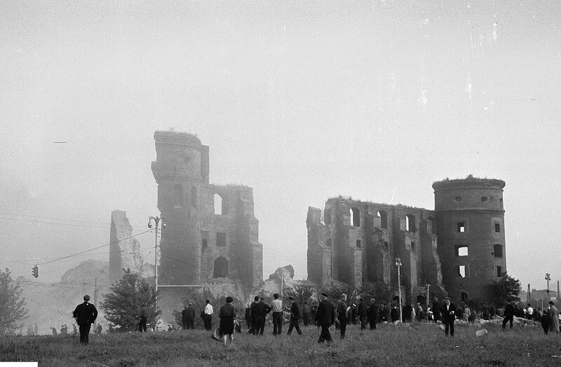  Взрыв Королевского замка в Калининграде. Фото Олег Максимов, 1967 год:
