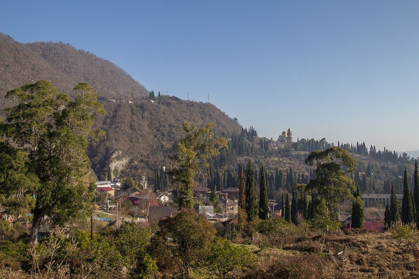 Вид на монастырь
