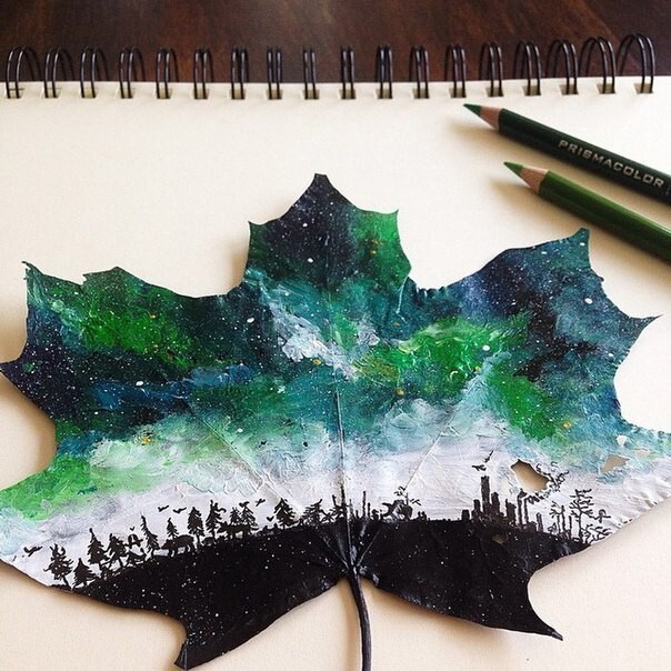 Рисунки на опавших листьях