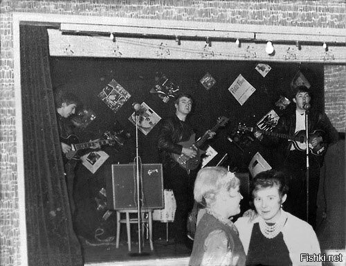 Beatles играют для 18 человек в 1961 году