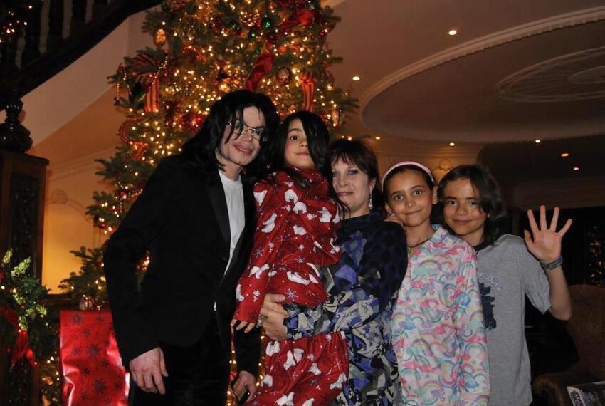 Майкл Джексон со своими детьми и их няней, последнее совместное Рождество