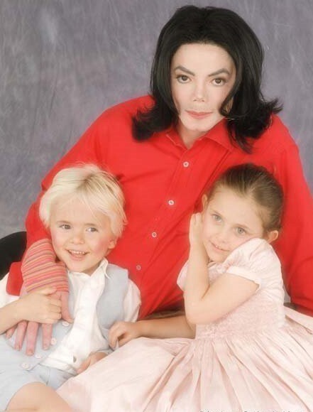Майкл Джексон со своими детьми