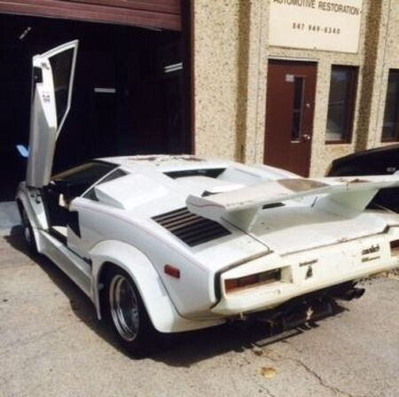 Lamborghini Countach 1985-го года с пробегом 2700 км