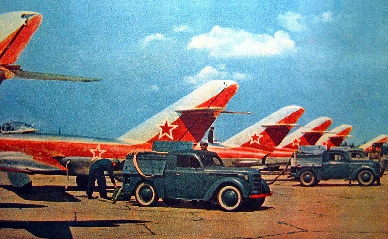 Москва, Тушино, подготовка к авиапараду, 1956 год: