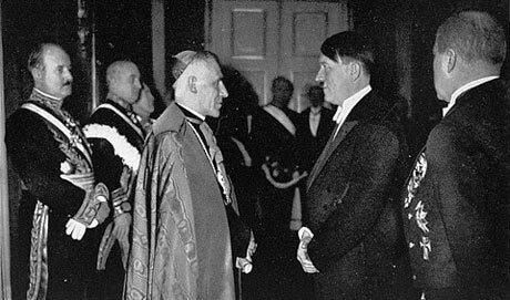XII. Папа Пио и Гитлер.