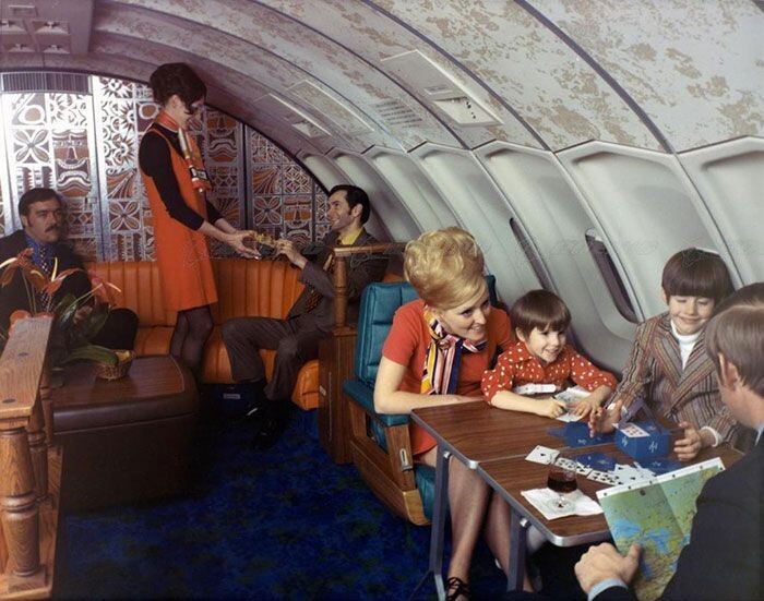 Как народ летал в пассажирских самолетах в середине прошлого века
