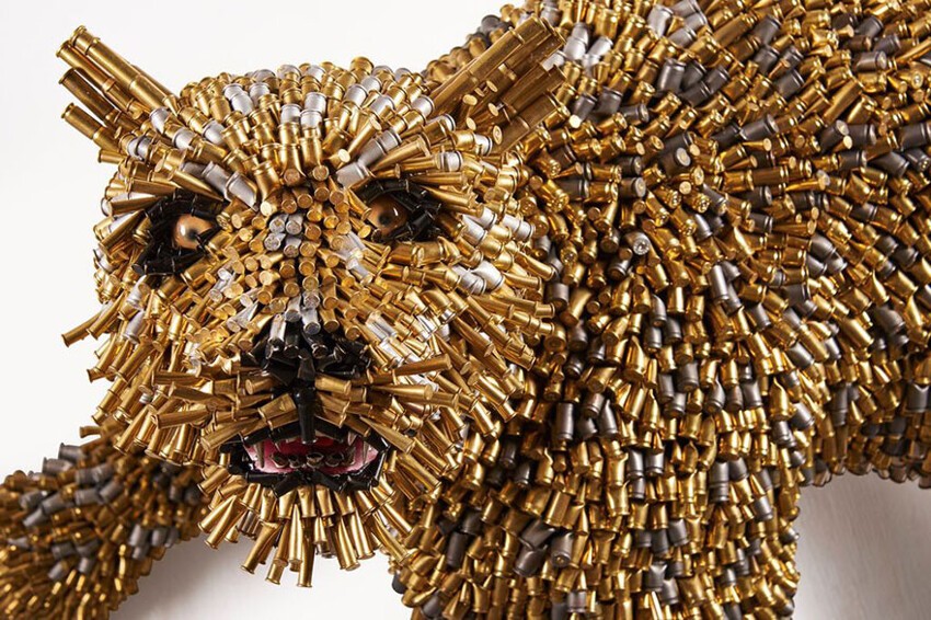 Животные в доме без единого убийства: художник создаёт животных из тысяч пуль