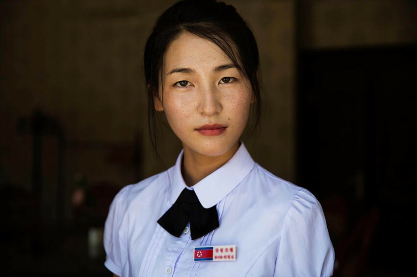Фотограф Михаэла Норок путешествует по миру и фотографирует красивых женщин для своего проекта "Атлас красоты". В одно  из последних путешествий она отправилась за красотками в Северную Корею.