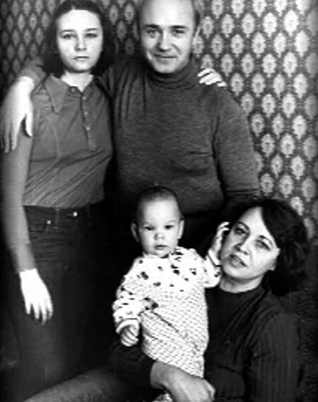 с супругой Ниной Васильевной ,дочерью Катей и сыном Василием 1979