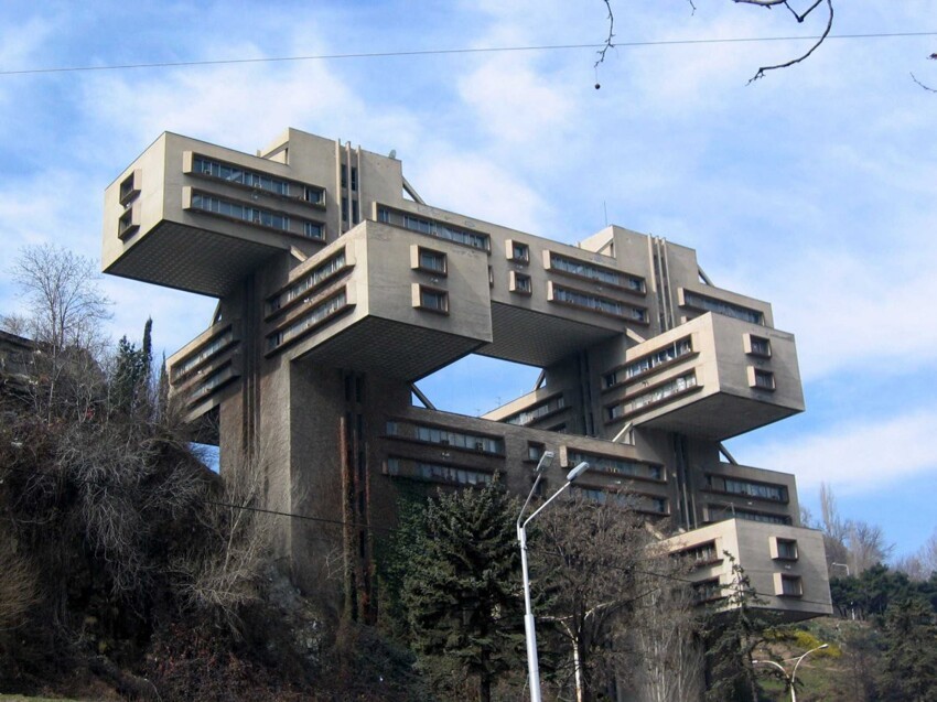 2. Министерство автомобильных дорог, Тбилиси, Грузия.