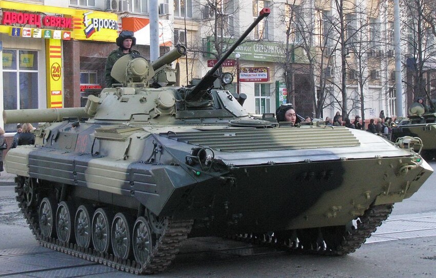 БМП-2 простая в эксплуатации военная техника Российской Армии