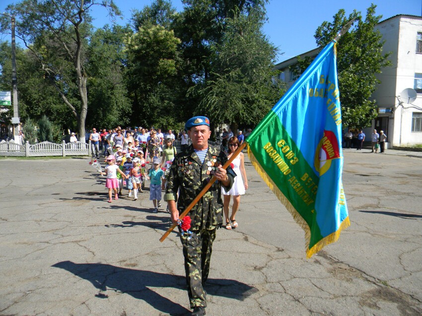 Нелюди на Украине осквернили памятник Советским десантникам