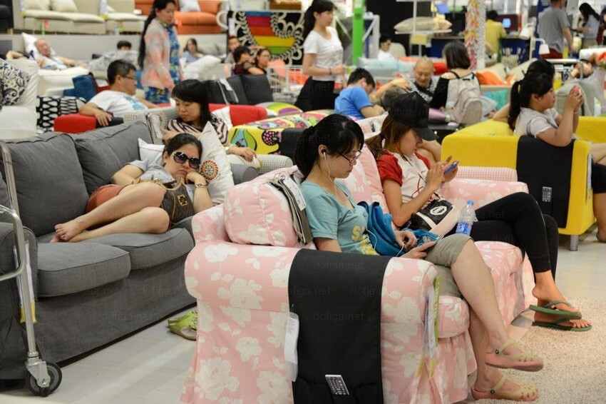 14. Теперь вы знаете, почему китайцы любят ходить в мебельные магазины 