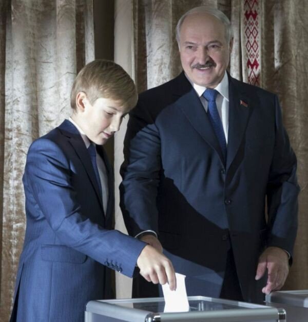 Александр Лукашенко одержал убедительную победу на президентских выборах в Белоруссии